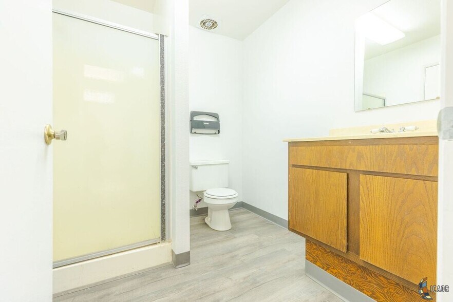 More Photos Of 765 Broadway Ave, El Centro Medical For Sale