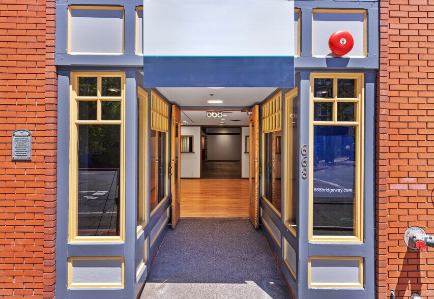 More Photos Of 668 Bridgeway, Sausalito Storefront For Sale