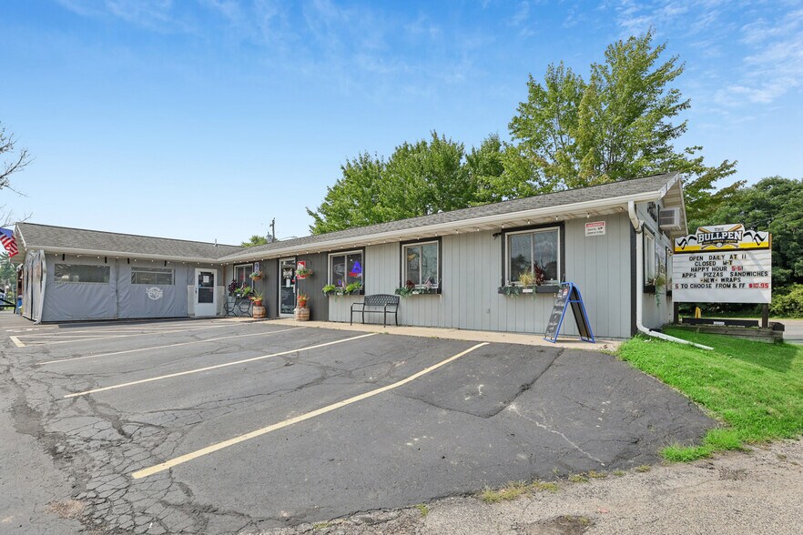 More Photos Of 309 Trail St, La Valle Restaurant For Sale