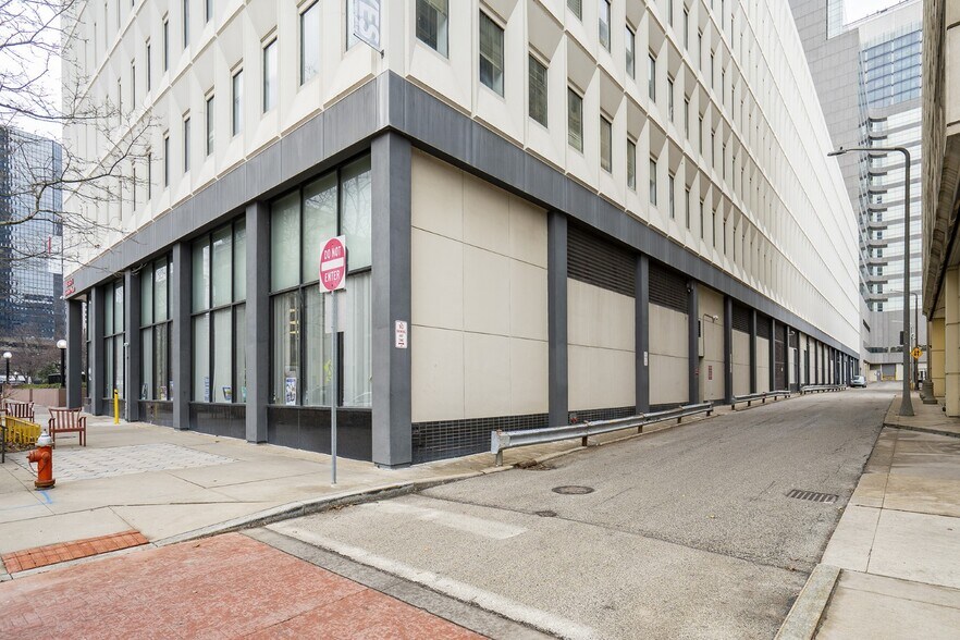 More Photos Of 55-75 Erieview Plz, Cleveland Office For Sale