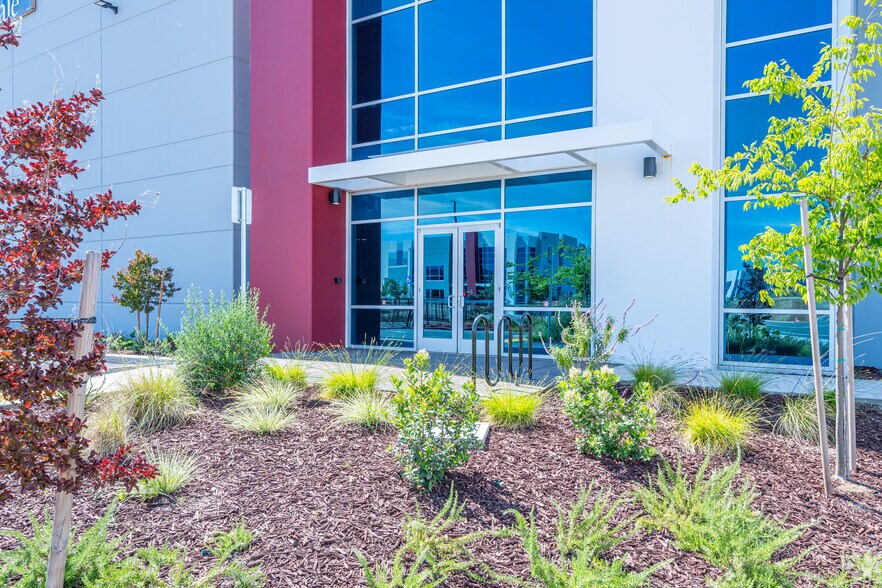 More Photos Of 7070 Badiee Dr, Sacramento Warehouse For Lease