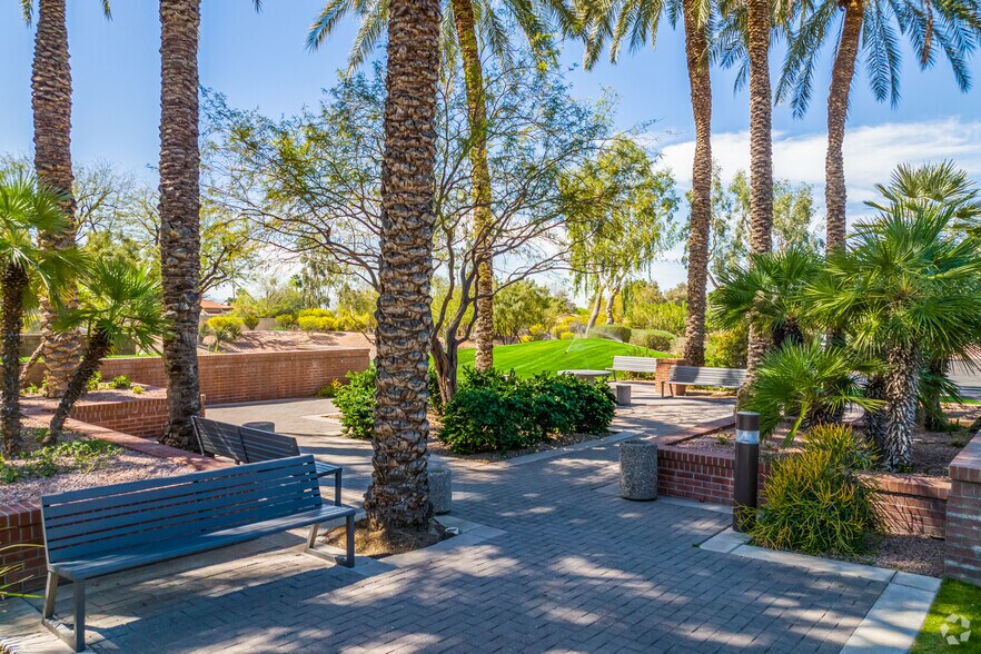 More Photos Of 7250 N 16th St, Phoenix Office For Sale