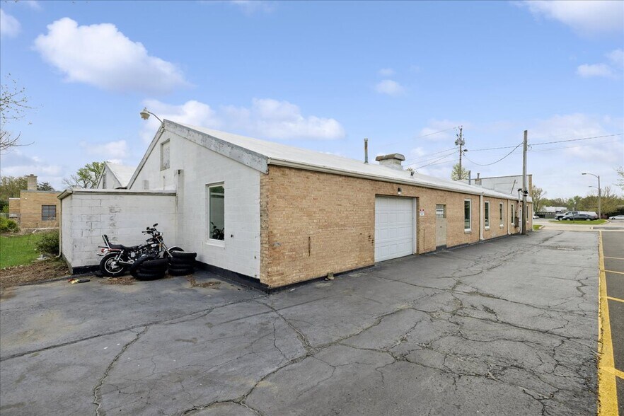 More Photos Of 931 W Wilson St, Batavia Warehouse For Lease