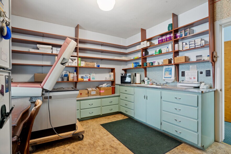 More Photos Of 107 E Madison St, Mount Pleasant Healthcare For Sale