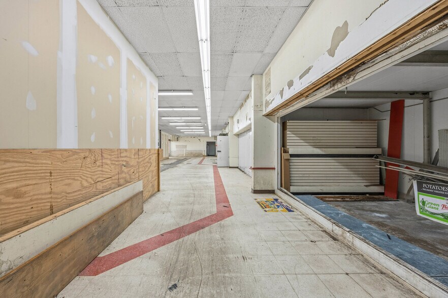 More Photos Of 3 Geddes Street Ext, Holley Supermarket For Sale