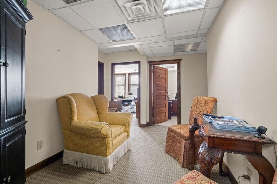 More Photos Of 1337 Virginia St, Charleston Office For Sale