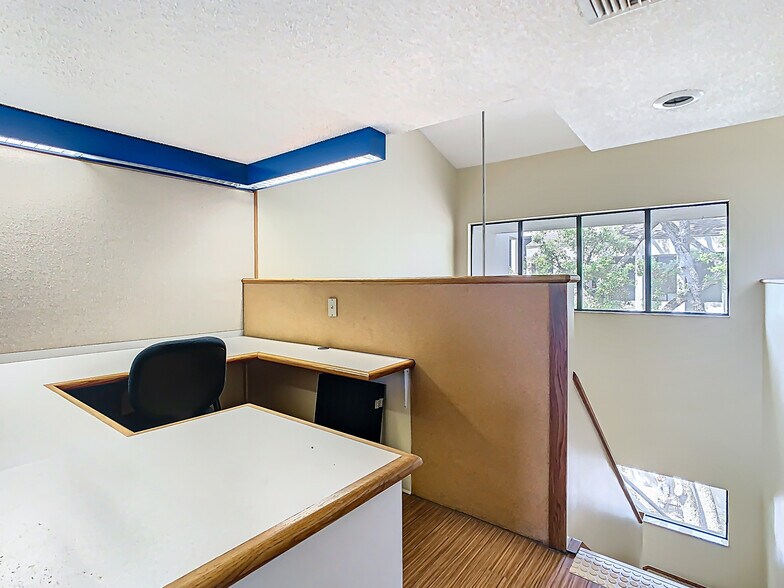 More Photos Of 3333 W Kennedy Blvd, Tampa Loft Creative Space For Sale