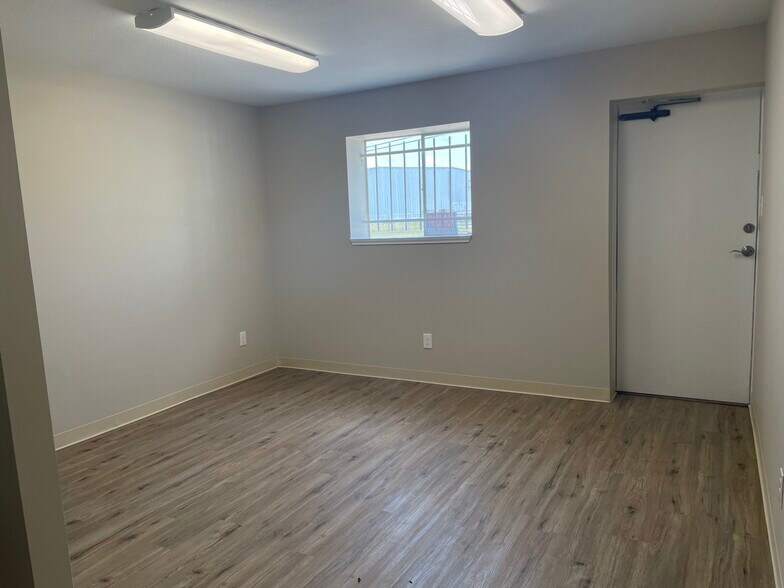 More Photos Of 1120 County Road 129, Alvin Warehouse For Sale