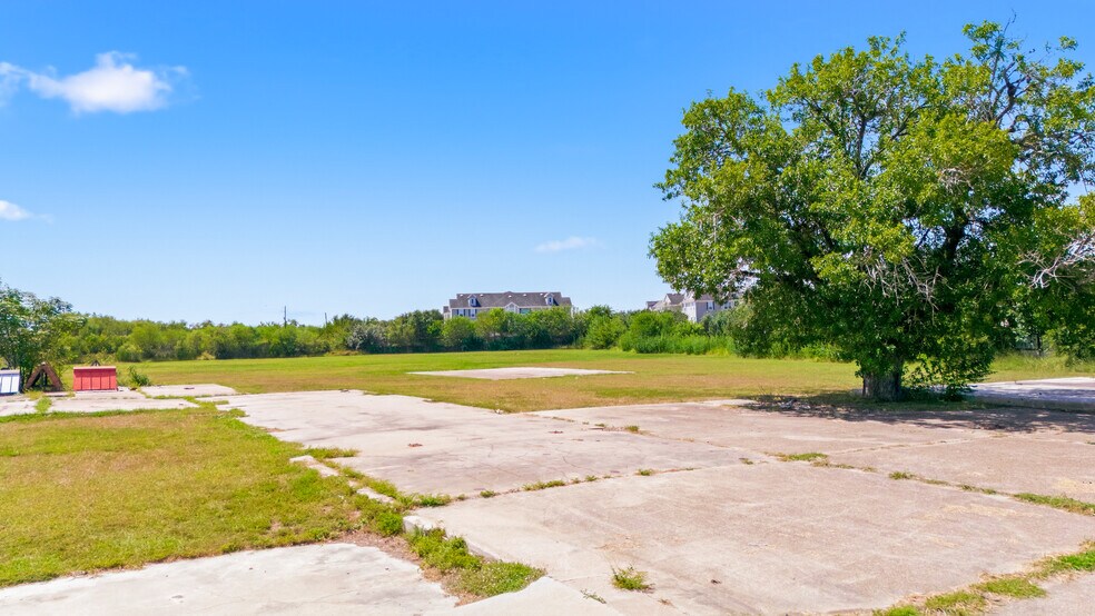 More Photos Of 3105 Houston Hwy, Victoria Land For Sale