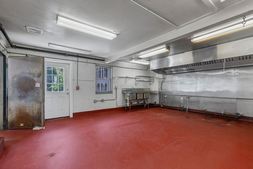 More Photos Of 78 Main St, Centerbrook Restaurant For Lease