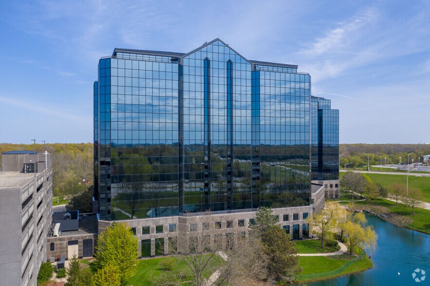 More Photos Of 2100 E Lake Cook Rd, Buffalo Grove Office For Lease