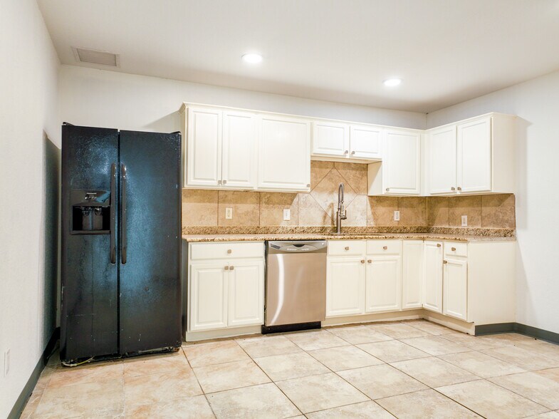 More Photos Of 5260 Rittiman Rd, San Antonio Light Distribution For Sale