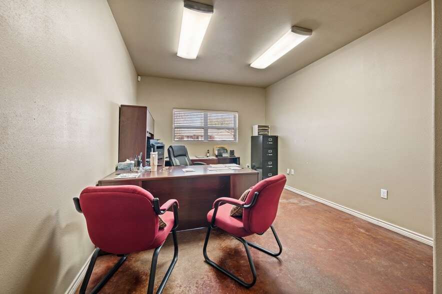 More Photos Of 204 County Road 4225, Bonham Industrial For Sale