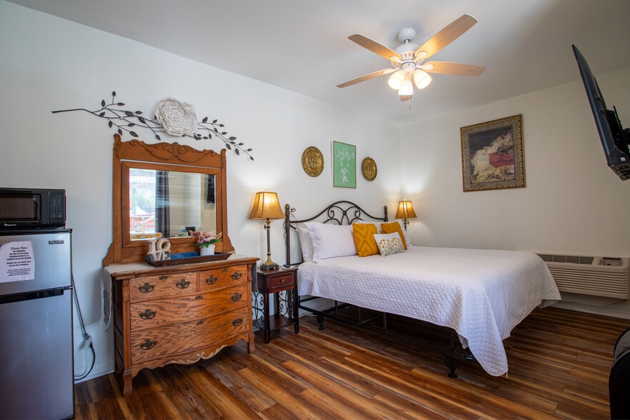 More Photos Of 3804 Wears Valley Rd, Sevierville Hotel For Sale