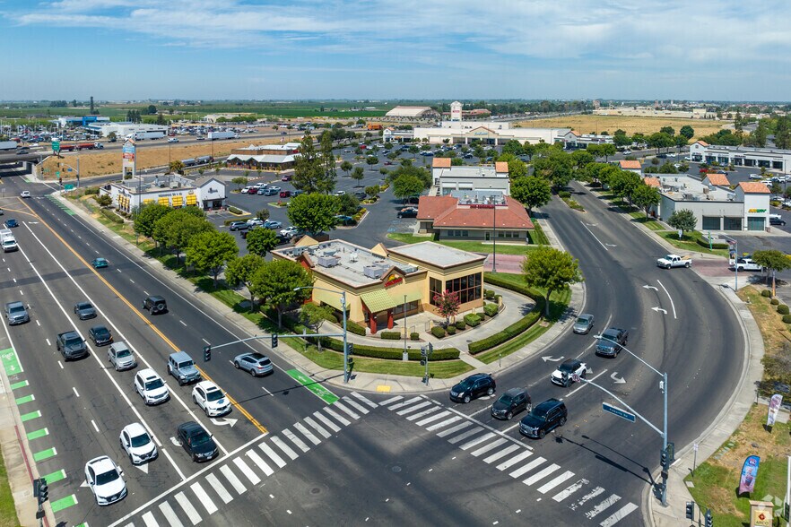 More Photos Of 1645 Countryside Dr, Turlock Unknown For Lease