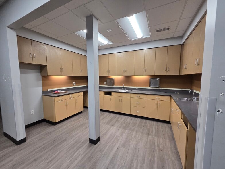 More Photos Of 2709 Pelham Rd, Greenville Medical For Lease