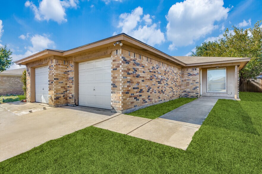 More Photos Of 3600 Hulen Park Cir, Fort Worth Multifamily For Sale