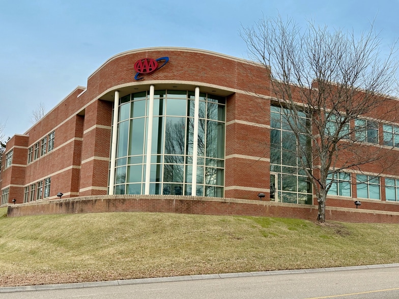 More Photos Of 110 Capital Dr, Knoxville Office For Sale