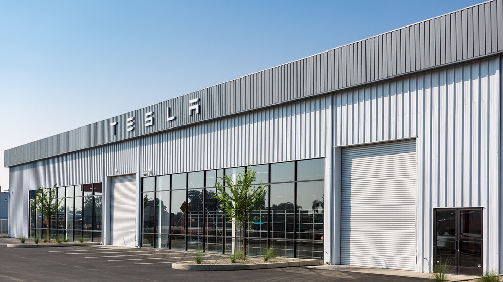 More Photos Of 2720 Auto Mall Dr, Bakersfield Auto Dealership For Sale