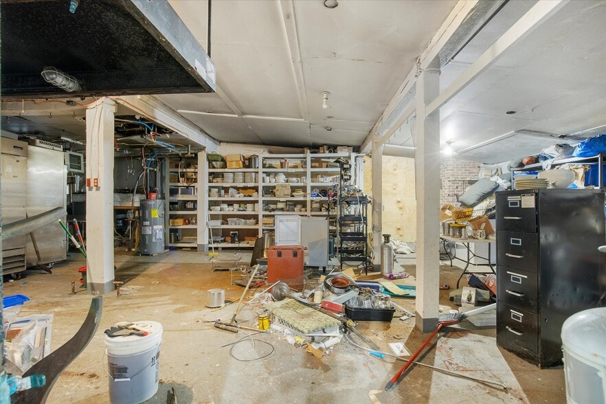 More Photos Of 70 Main St, Wellfleet Hotel For Sale