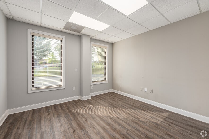 More Photos Of 4913 Summer Oak Dr, Buford Service For Lease