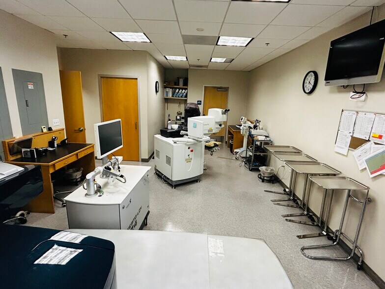 More Photos Of 20400-20410 Lake Chabot Rd, Castro Valley Medical For Lease