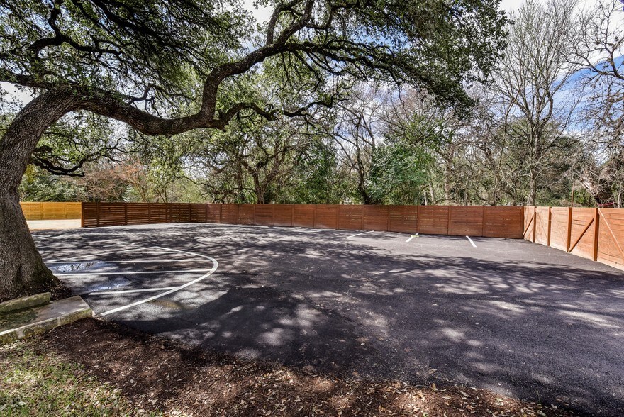 More Photos Of 2111-2113 W Slaughter Ln, Austin Office For Lease