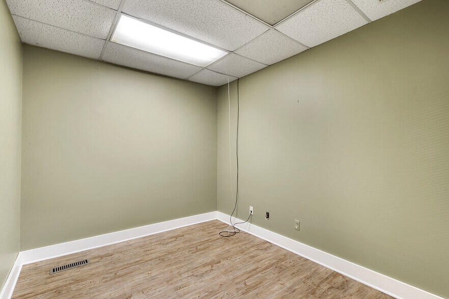 More Photos Of 279 N Main St, Kilmarnock General Retail For Sale