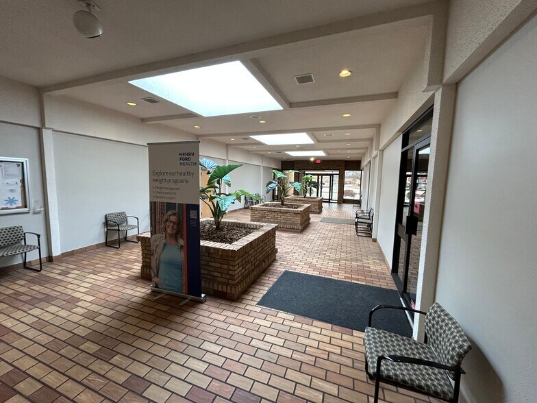 More Photos Of 3323 Biddle Ave, Wyandotte Office For Sale