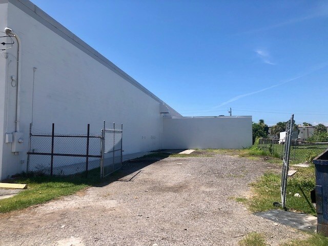 More Photos Of 5126-5136 W Idlewild Ave, Tampa Warehouse For Lease