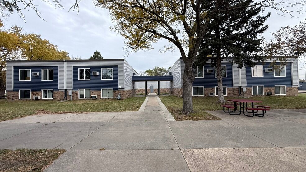 Primary Photo Of 1940-1990 Wisconsin SW, Huron Apartments For Sale