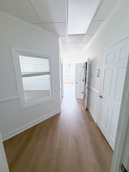 More Photos Of 295 W Crossville Rd, Roswell Office For Lease