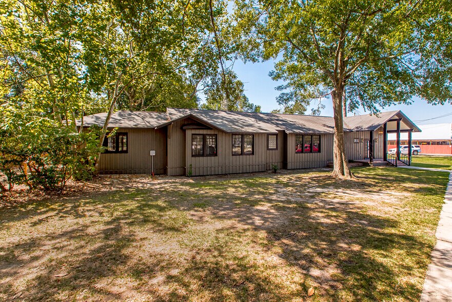 More Photos Of 302 Louisiana Ave, Bogalusa Office For Lease