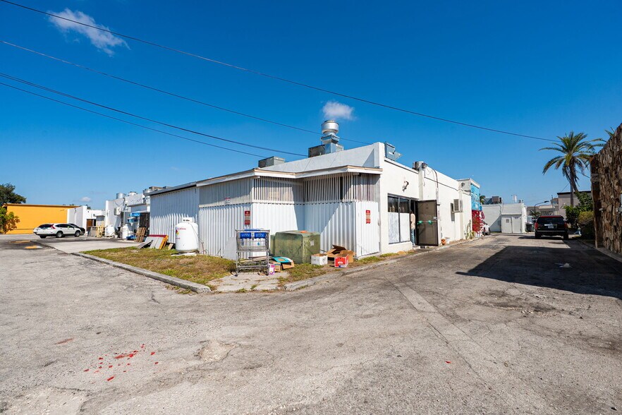 More Photos Of 4434-4458 S Cleveland Ave, Fort Myers Freestanding For Sale