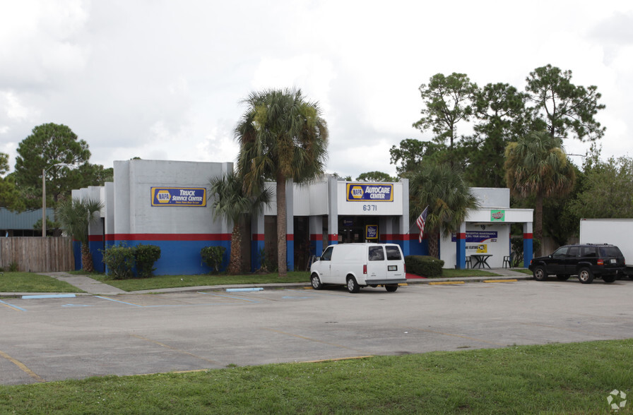 Primary Photo Of 6371 Bayshore Rd, North Fort Myers Auto Repair For Sale