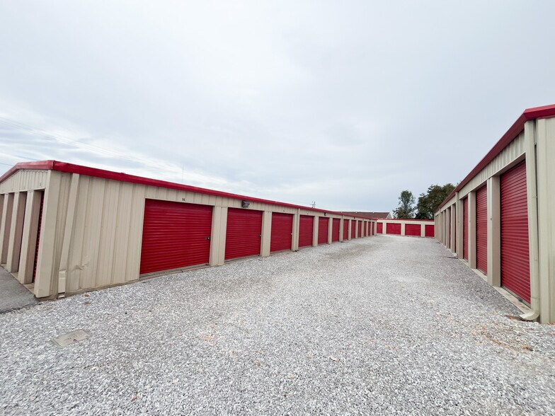 More Photos Of 1342 N Robin St, Nixa Self Storage For Sale
