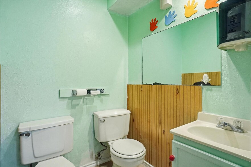 More Photos Of 2105-2107 W Shady Grove Rd, Irving Daycare Center For Sale