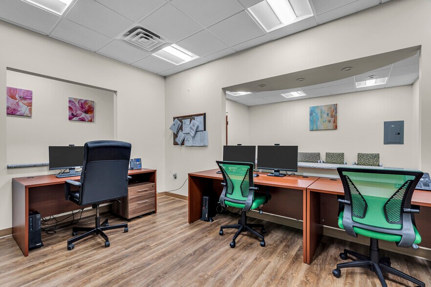 More Photos Of 500 Park Ave, Manalapan Township Medical For Lease