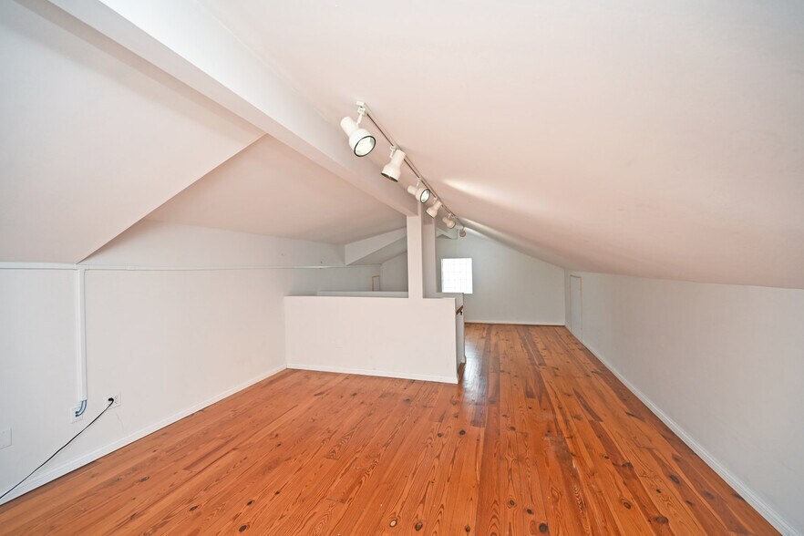 More Photos Of 2150 Alpine Pl, Cincinnati Office Residential For Lease