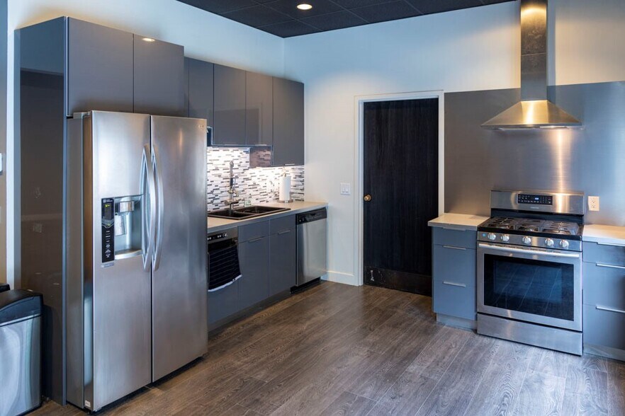 More Photos Of 4397 Federal Dr, Greensboro Flex For Lease