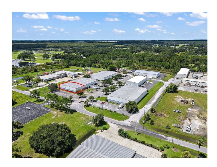 More Photos Of 31651 Executive Blvd, Leesburg Warehouse For Lease