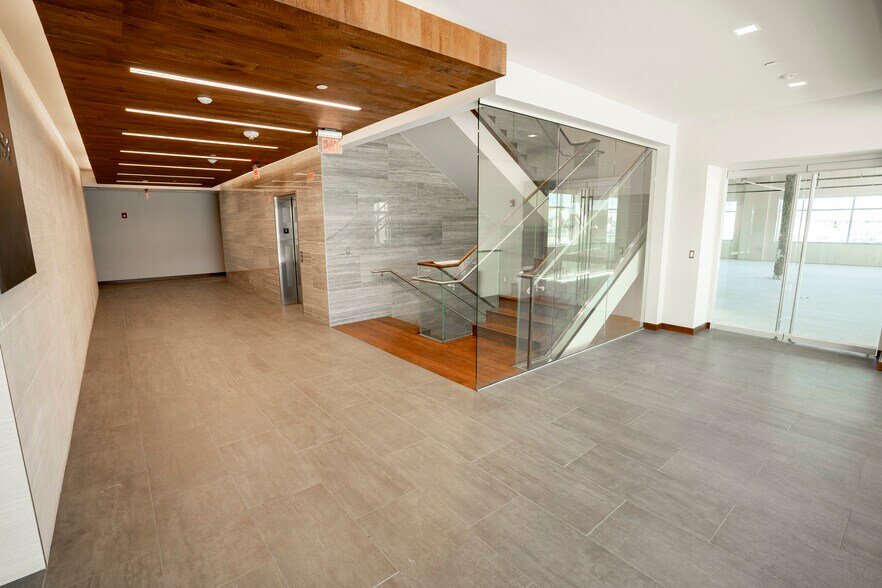 More Photos Of 404 Veterans Airpark Ln, Midland Office For Sale