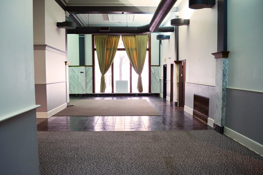 More Photos Of 68 St Francis St, Mobile Office For Lease