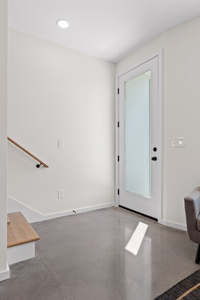 More Photos Of 1602 N Central St, Knoxville Apartments For Sale