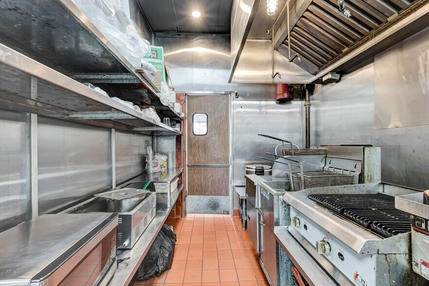 More Photos Of 3885 Mundy Mill Rd, Oakwood Freestanding For Lease