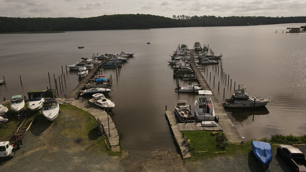 More Photos Of 121 Willow Landing Rd, Stafford Marina For Sale
