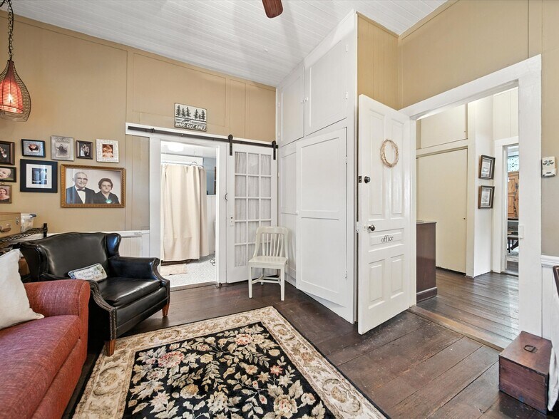 More Photos Of 221 N Main St, Clover Hospitality For Sale