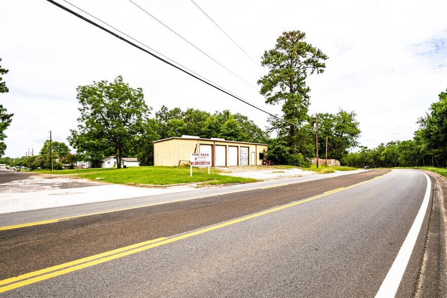 More Photos Of 2013 N Houston Ave, Livingston Warehouse For Sale
