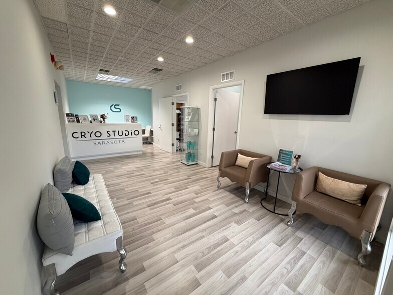 More Photos Of 2100 S Tamiami Trl, Sarasota Loft Creative Space For Lease