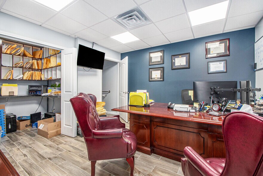 More Photos Of 14729 Champaign Rd, Allen Park Storefront Retail Office For Lease